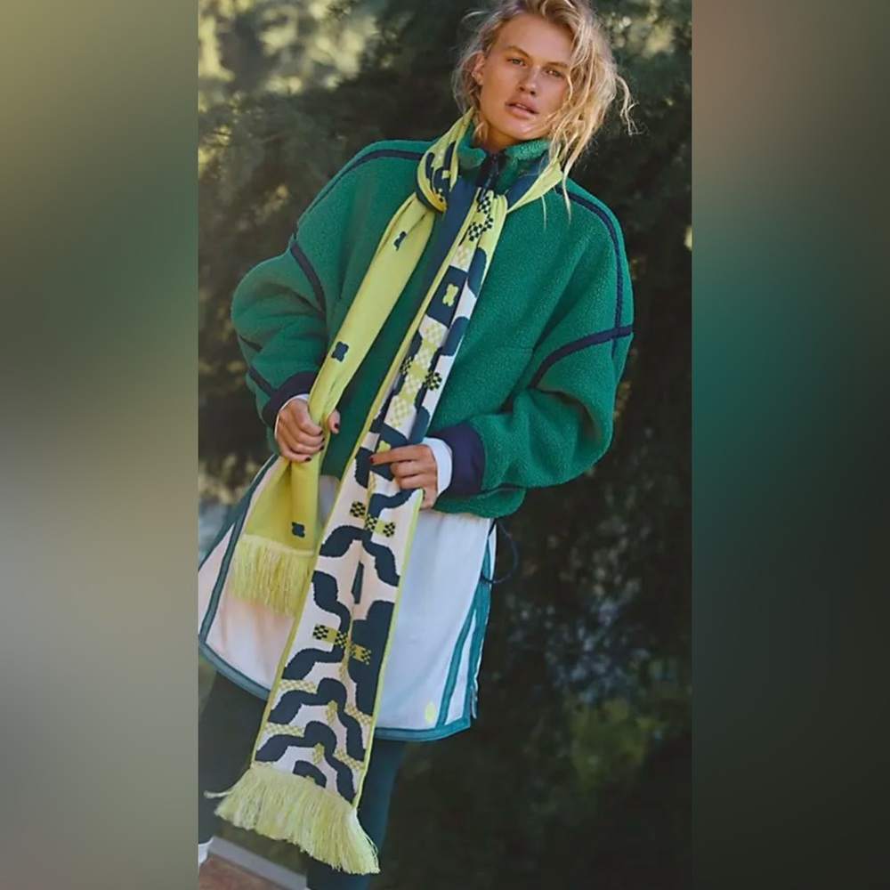 NWT Free People Movement Big League Reversible Logo Scarf in Honeydew 🍈 NWT $48 - Picture 3 of 8